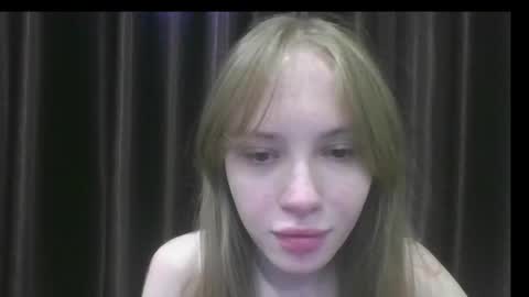 velvet_daydream_ online show from April 19, 2:49 pm