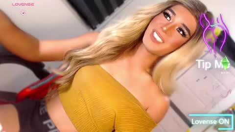 Snapshot of velvet_fux chatting on April 8, 12:54 am Richy will make you fall in love online show from April 8, 12:54 am