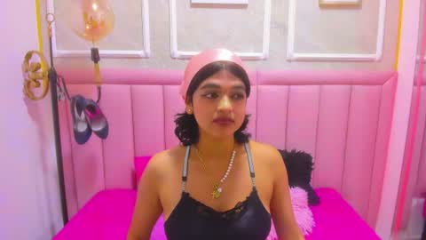 Snapshot of velvet_giirll chatting on July 6, 3:03 pm velvet_giirll online show from July 6, 3:03 pm