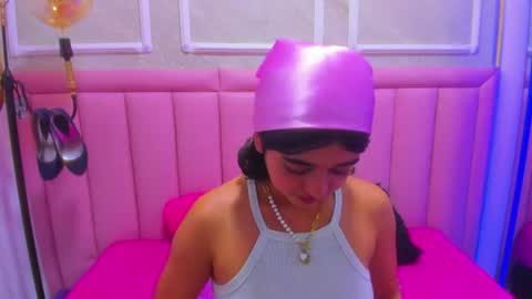 Snapshot of velvet_giirll chatting on July 10, 3:00 am velvet_giirll online show from July 10, 3:00 am