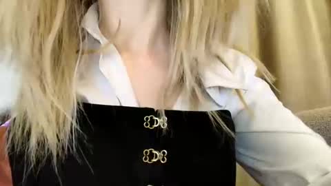 Snapshot of velvet_kissx chatting on May 14, 8:26 pm Uma online show from May 14, 8:26 pm