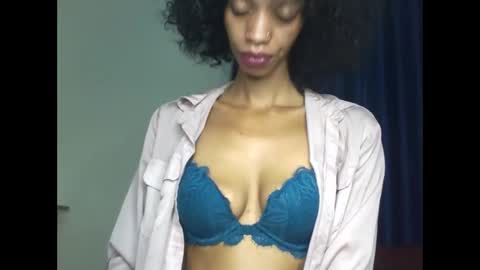 velvetbrownn online show from April 13, 1:33 am