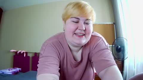 Snapshot of velvetcandy_ chatting on August 3, 7:18 am velvetcandy_ online show from August 3, 7:18 am
