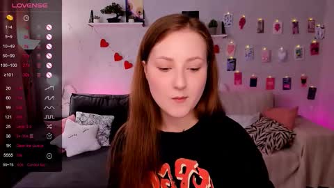 Snapshot of velvetcherry_ chatting on March 26, 8:53 am Mia online show from March 26, 8:53 am
