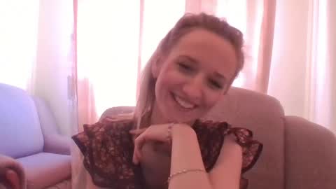 velvetintuition online show from May 5, 10:23 am