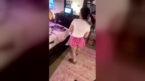 Snapshot of velvetkitten19 chatting on February 3, 1:04 am Kitty online show from February 3, 1:04 am