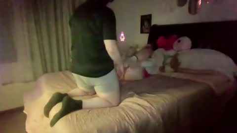 Snapshot of velvetkitten19 chatting on February 11, 3:33 am Kitty online show from February 11, 3:33 am