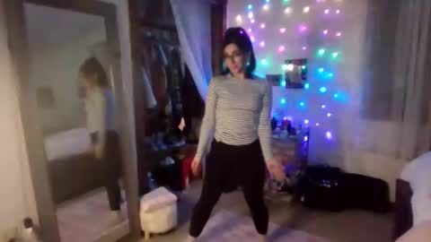 Snapshot of velvetkitten19 chatting on February 16, 3:13 am Kitty online show from February 16, 3:13 am