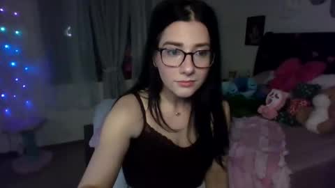 Snapshot of velvetkitten19 chatting on February 19, 12:06 am Kitty online show from February 19, 12:06 am