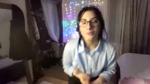 Snapshot of velvetkitten19 chatting on February 20, 12:07 am Kitty online show from February 20, 12:07 am