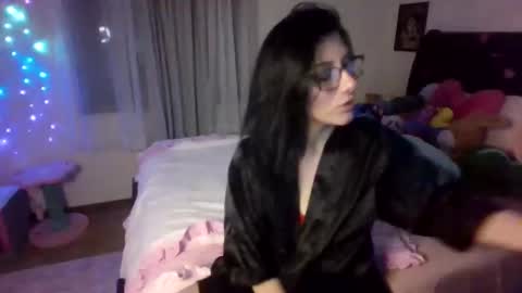 Snapshot of velvetkitten19 chatting on February 21, 2:34 am Kitty online show from February 21, 2:34 am