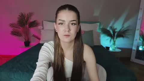 Snapshot of velvetkittyx chatting on August 7, 8:44 pm Elina online show from August 7, 8:44 pm