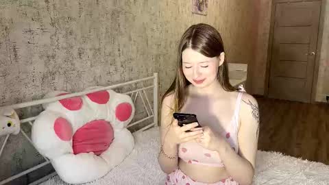 Snapshot of velvetsine chatting on November 17, 8:31 am Emily online show from November 17, 8:31 am