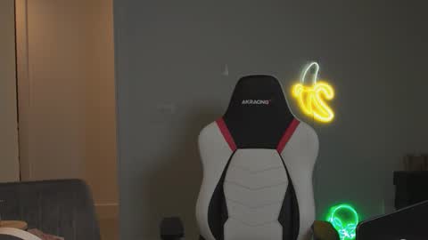 VelvetTGirl online show from March 7, 3:58 am