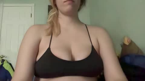 Snapshot of velvetvixen124 chatting on November 4, 7:35 pm velvetvixen124 online show from November 4, 7:35 pm