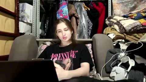 Mia online show from April 17, 2:53 pm