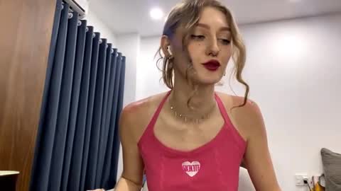 Snapshot of venniebonillas chatting on February 27, 11:32 am Emily online show from February 27, 11:32 am