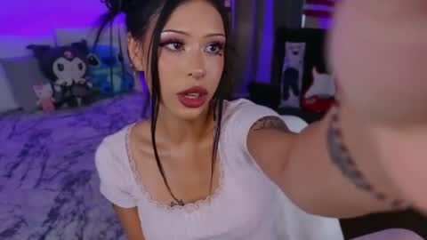 Snapshot of venomeowww_ chatting on July 16, 3:56 am Vivian online show from July 16, 3:56 am