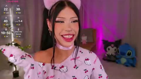 Snapshot of venomeowww_ chatting on July 22, 3:53 am Vivian online show from July 22, 3:53 am