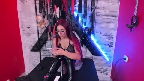 Snapshot of venus_bms_ chatting on April 28, 11:48 am VENUS online show from April 28, 11:48 am