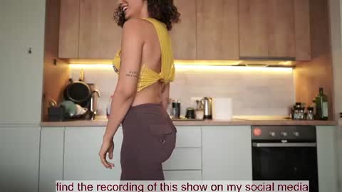 Snapshot of venus_in_jeans chatting on July 23, 7:39 am Bella online show from July 23, 7:39 am