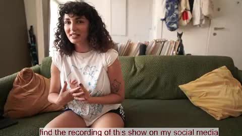 Snapshot of venus_in_jeans chatting on August 3, 9:37 am Bella online show from August 3, 9:37 am