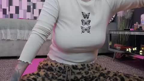 venusinylons online show from January 13, 4:45 pm