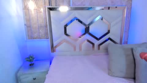  Venuss  online show from November 28, 7:00 am