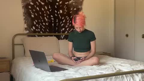 Snapshot of venustheflytrap chatting on July 28, 8:52 pm venustheflytrap online show from July 28, 8:52 pm