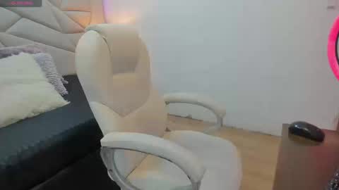 venusxneo online show from September 10, 8:31 pm