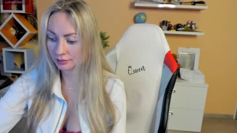 Snapshot of veola_new chatting on January 6, 6:58 am Violetta online show from January 6, 6:58 am