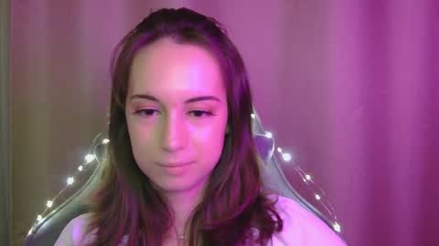 Una online show from November 15, 1:51 pm