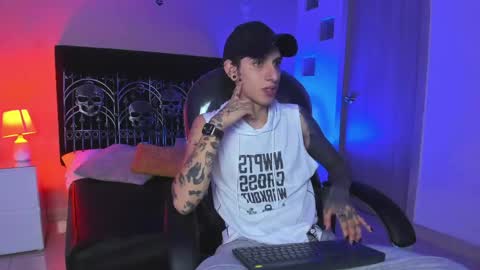 vergil_noir online show from April 26, 4:21 am