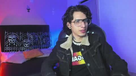 vergil_noir online show from April 30, 3:46 am