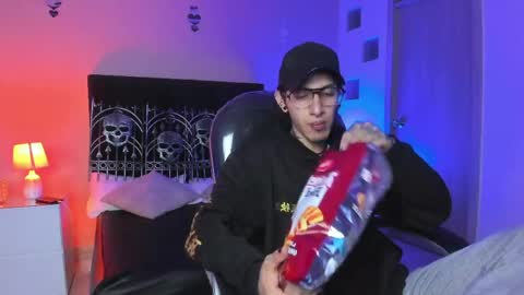 vergil_noir online show from May 3, 4:18 am