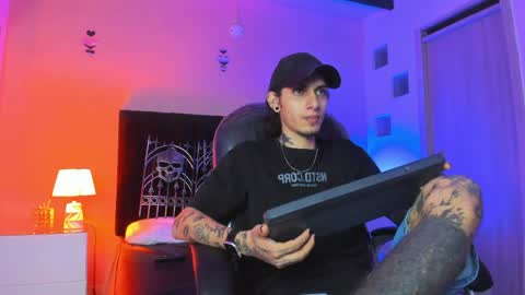 vergil_noir online show from May 9, 4:39 am