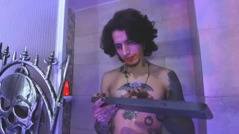 vergil_noir online show from May 10, 5:23 am