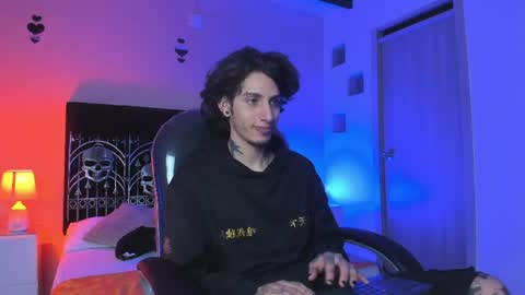 vergil_noir online show from May 12, 4:20 am