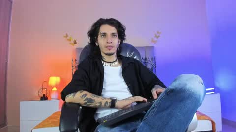 vergil_noir online show from May 15, 3:46 am