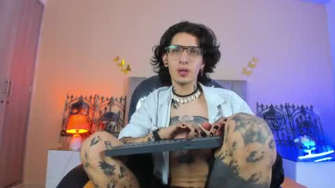 vergil_noir online show from May 16, 4:53 am