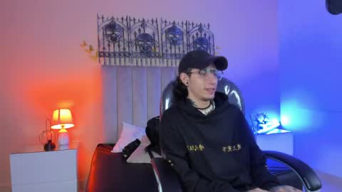 vergil_noir online show from May 19, 4:08 am