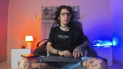 vergil_noir online show from May 24, 3:44 am