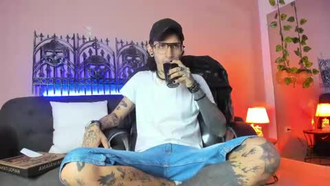 vergil_noir online show from May 26, 5:14 am