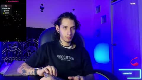 Snapshot of vergil_noir chatting on June 12, 3:38 am vergil_noir online show from June 12, 3:38 am