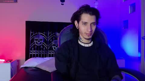 Snapshot of vergil_noir chatting on June 14, 4:47 am vergil_noir online show from June 14, 4:47 am
