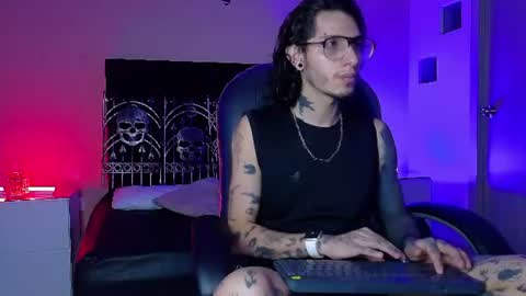 Snapshot of vergil_noir chatting on June 19, 4:28 am vergil_noir online show from June 19, 4:28 am