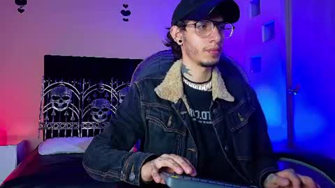 Snapshot of vergil_noir chatting on June 21, 3:53 am vergil_noir online show from June 21, 3:53 am