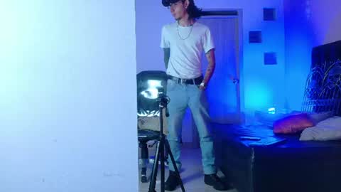 Snapshot of vergil_noir chatting on July 9, 4:16 am vergil_noir online show from July 9, 4:16 am