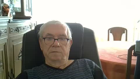 Snapshot of vergne50 chatting on April 8, 6:35 am vergne50 online show from April 8, 6:35 am