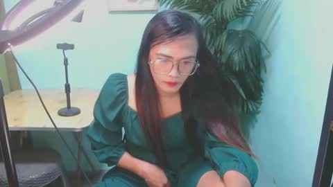 Snapshot of verhenia chatting on December 7, 3:04 am verhenia online show from December 7, 3:04 am